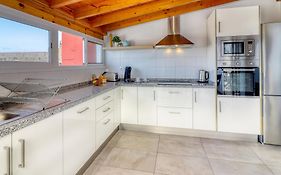 Big Terraced House, 100M To The Beach, With Bbq And Sea View
